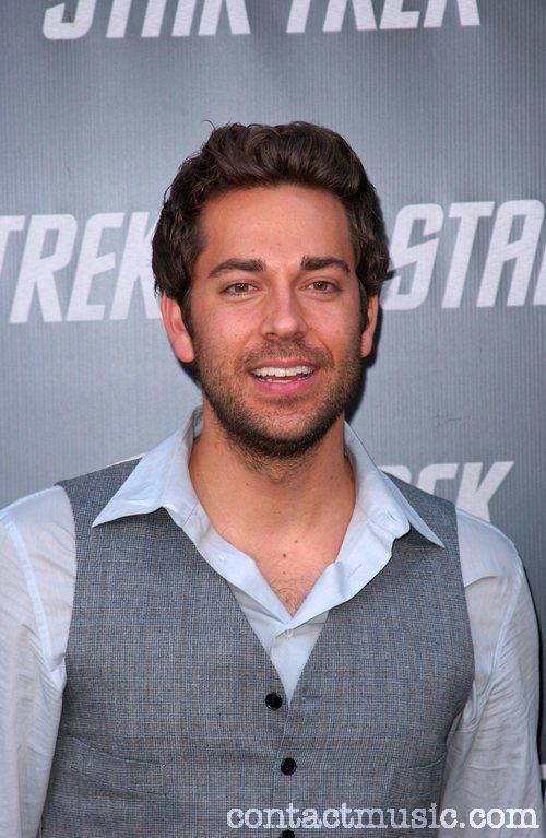 zachary_levi_2397763.jpg
